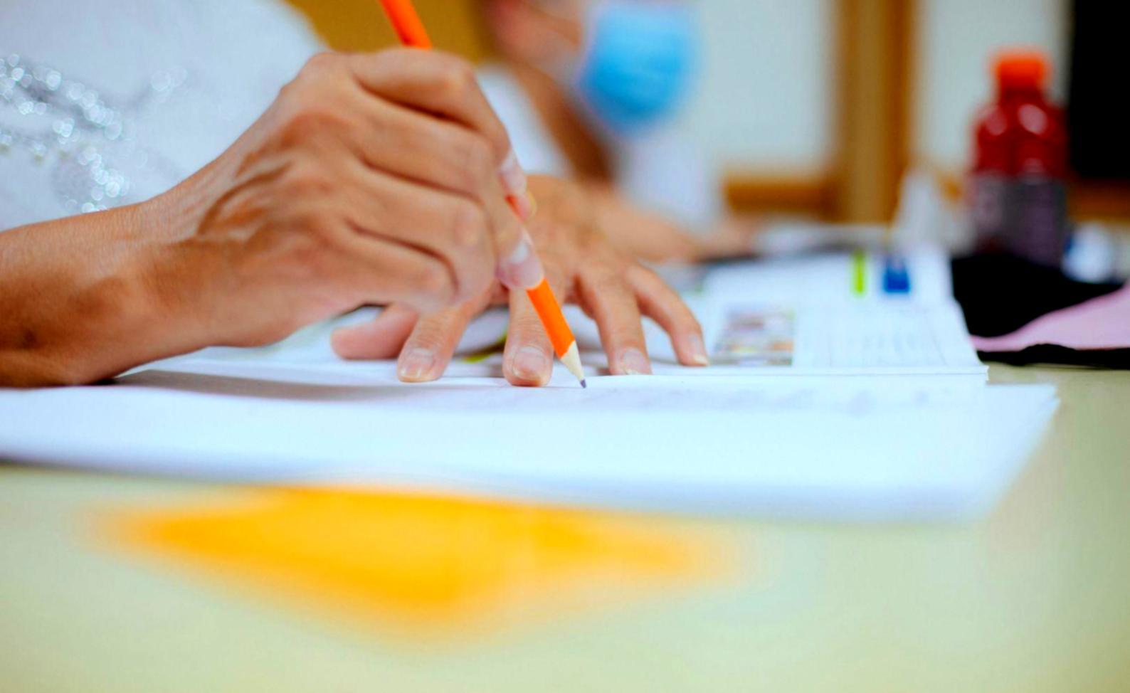 Gemeinsames Arbeiten an Finanzplänen