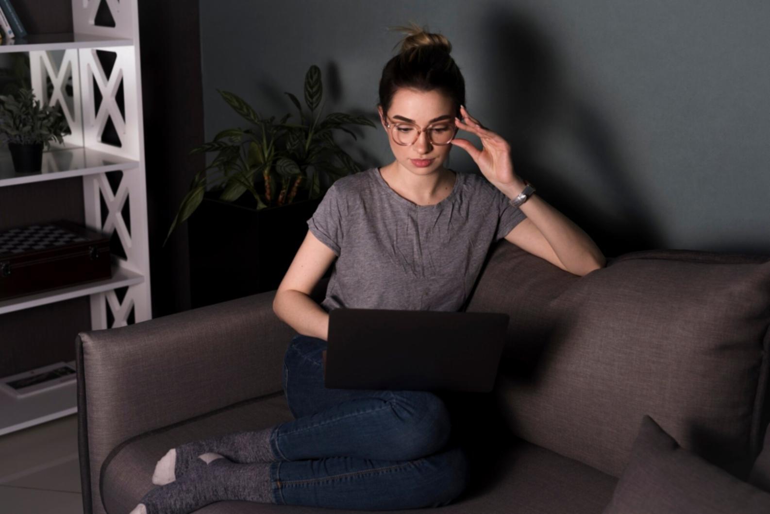 Studierende bei der Finanzplanung